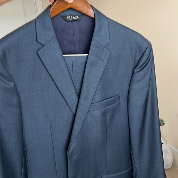 JOS A BANK Navy Blue Full Suit Jacket 42R + Pants 33”Excellent Condition